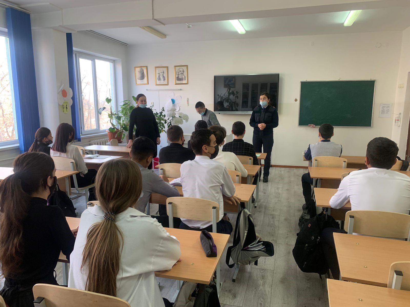 Жаяу жүргіншілер жолымен өтуін қадағалап, жолда жүру ережесі жайлы 6-8 сынып оқушылары  арасында түсіндіру жұмыстары