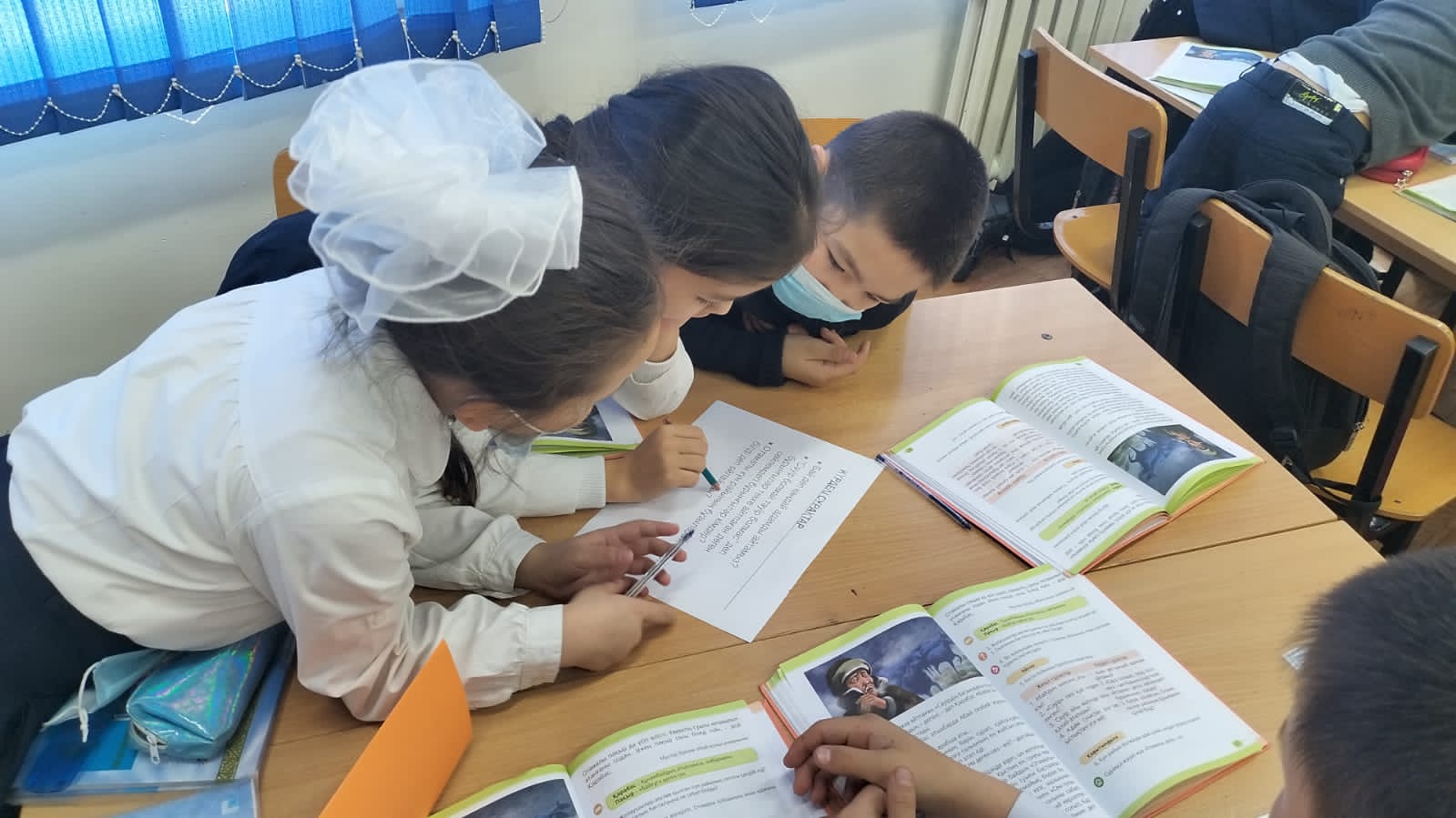 4"в" сынып;ашық сабақ "Жылға жақсы тілек" сын.жетекші:Ербасова Д.Ж.