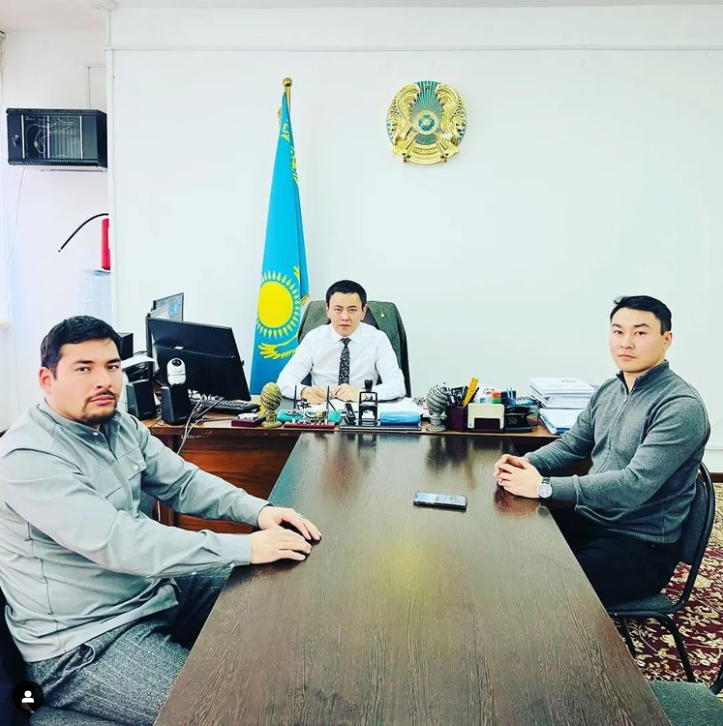Білім мазмұнын дамыту институтының директоры Айткаримов Бауыржан Берікқанұлы және осы БМДИ-ның аға қызметкері Жетібай Рақымберді деген азаматтармен кездесe
