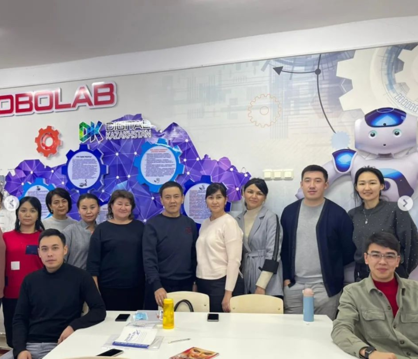 Директор школы Дархан Сатылганович, провел коучинговую сессию для молодых учителей на тему “ Новые подходы в обучении ”.